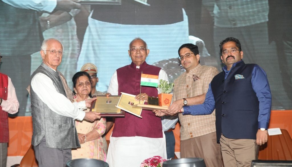 Sh. Arun Maira being bestowed with the award