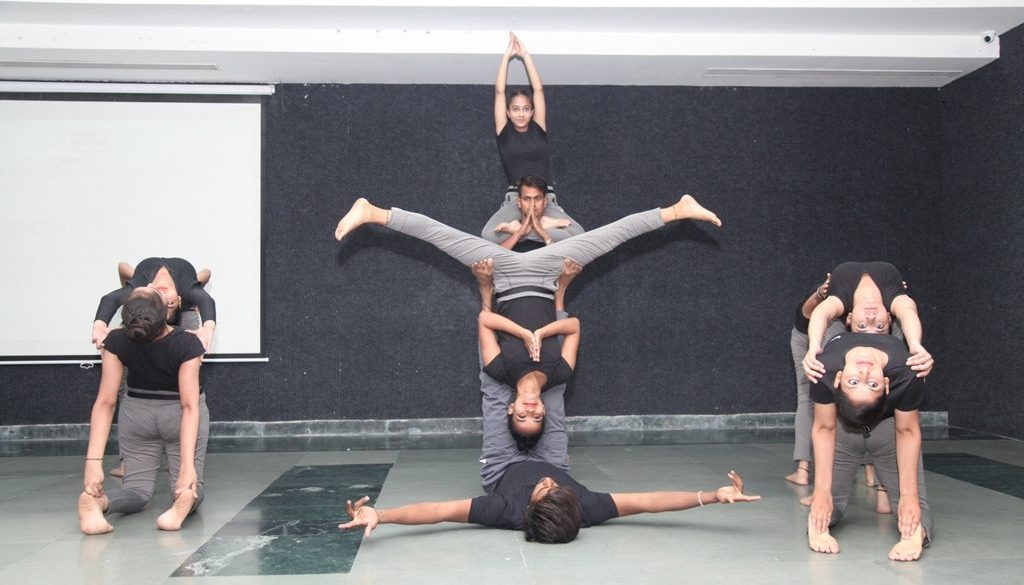 https://manavrachna.edu.in/blog-content/2018/06/Yoga-of-the-Day-Group-a-presentation-1024x683-1024x585.jpg