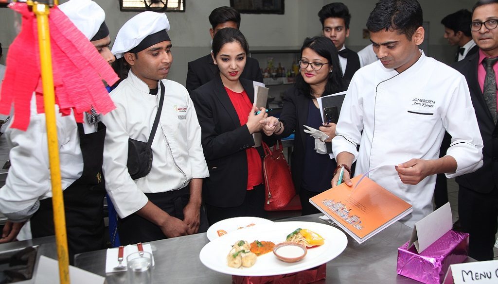 Chef With Students 2(1)