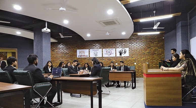 Scope of Pursuing BBA LLB